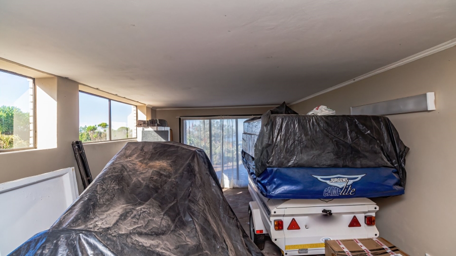 5 Bedroom Property for Sale in Village On Sea Western Cape